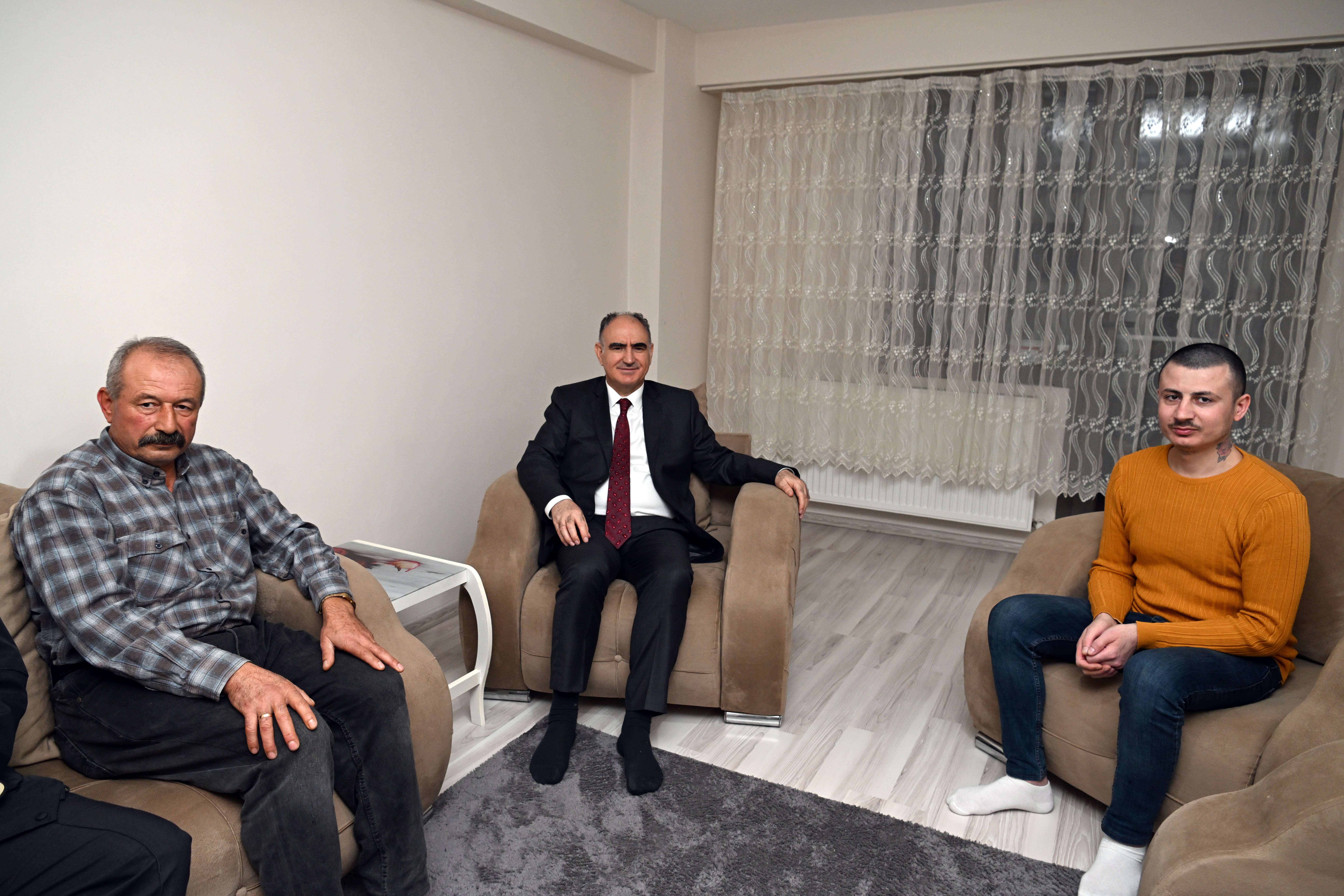Suriye'deki hapishaneden kurtarılan Manisalı gencin ailesinden teşekkür