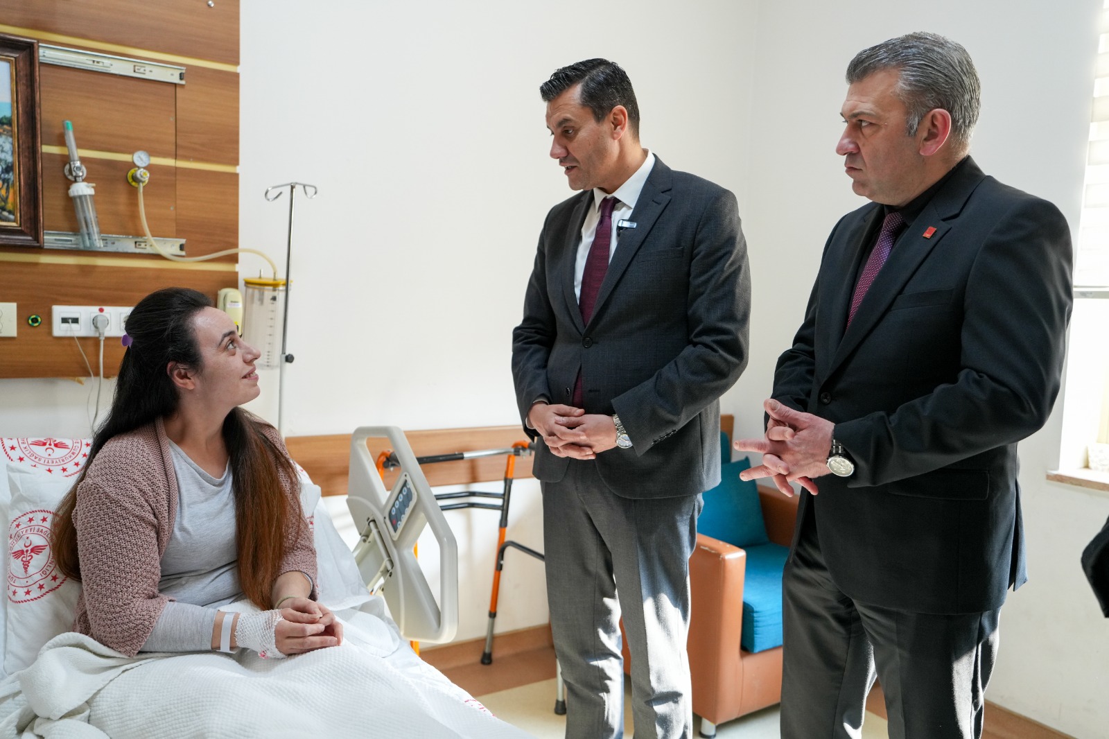 Başkan Zeyrek'ten Saldırıya ve Şiddete uğrayan Turgutlulu kadınlara ziyaret