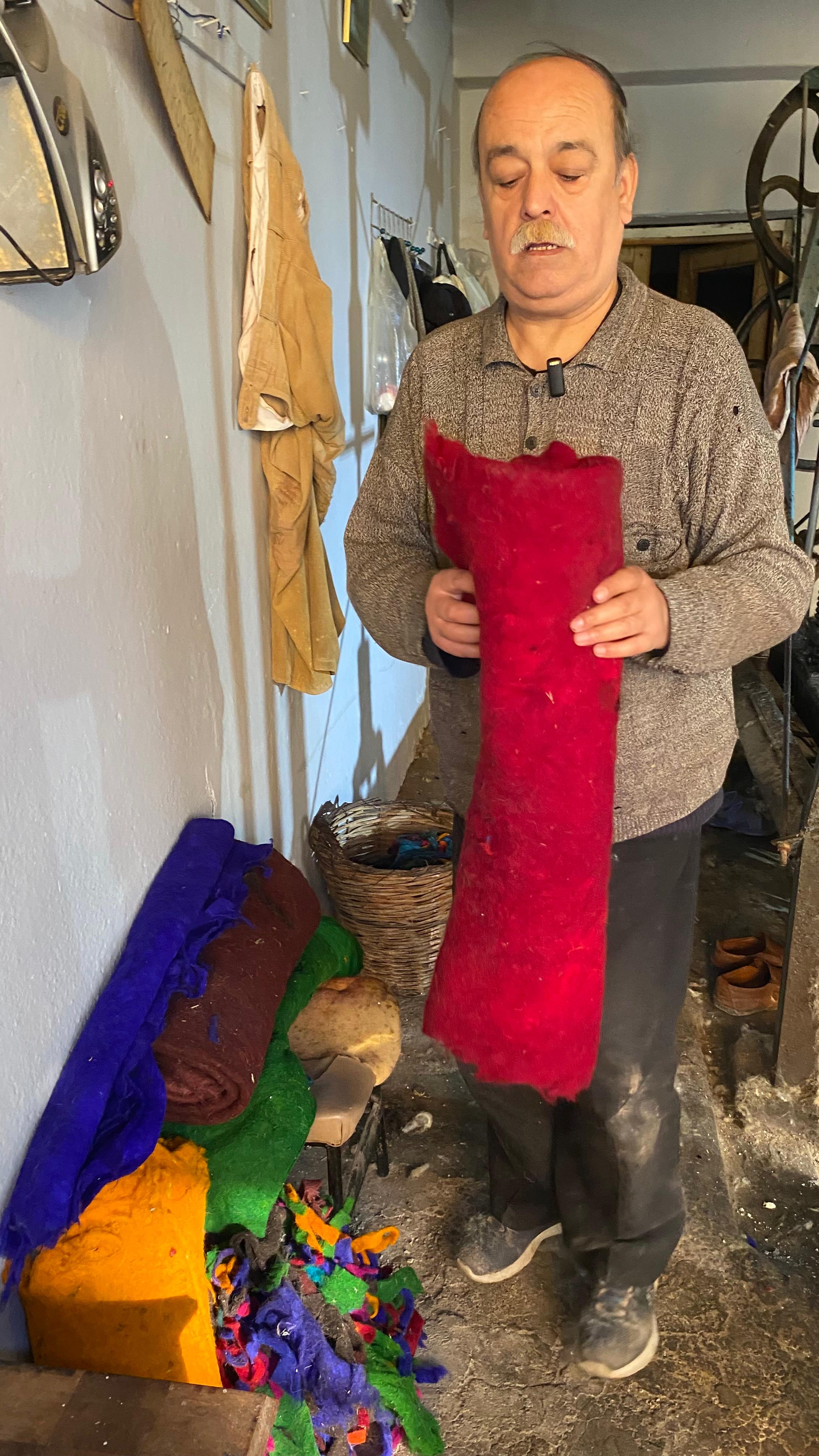 Keçecilik mesleğini Turgutlu’da 50 yıldır yaşatıyor