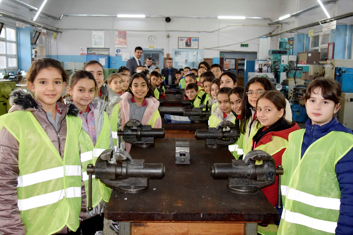 Turgutlu'da ilkokul öğrencilerine meslek okulları tanıtıldı