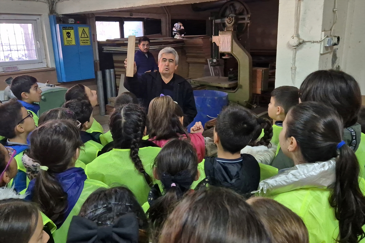 Turgutlu'da ilkokul öğrencilerine meslek okulları tanıtıldı