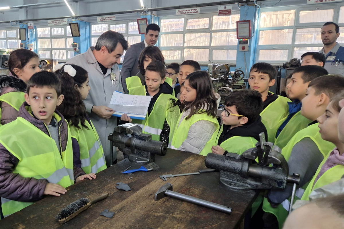 Turgutlu'da ilkokul öğrencilerine meslek okulları tanıtıldı