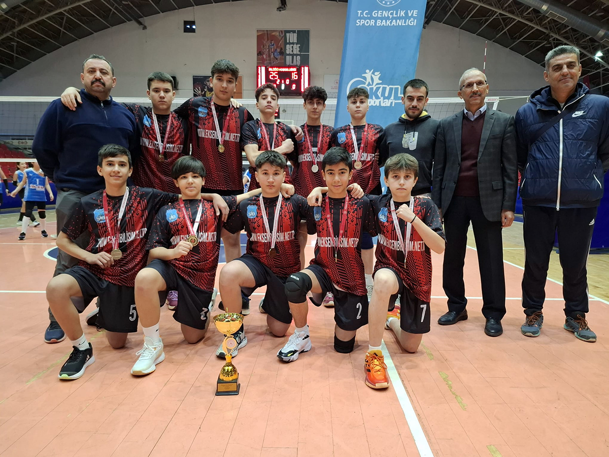Şadi Turgutlu Ortaokulu’ndan çifte şampiyonluk