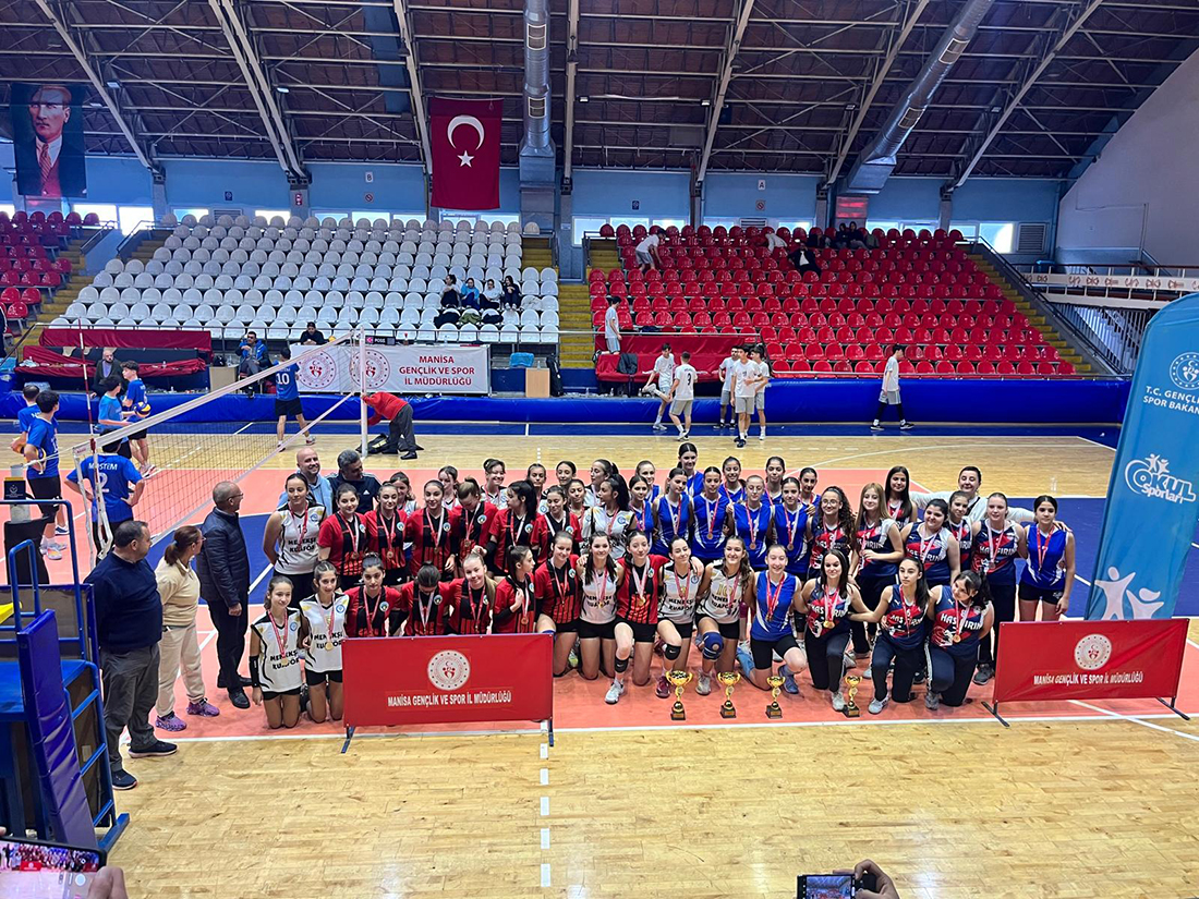 Şadi Turgutlu Ortaokulu’ndan çifte şampiyonluk