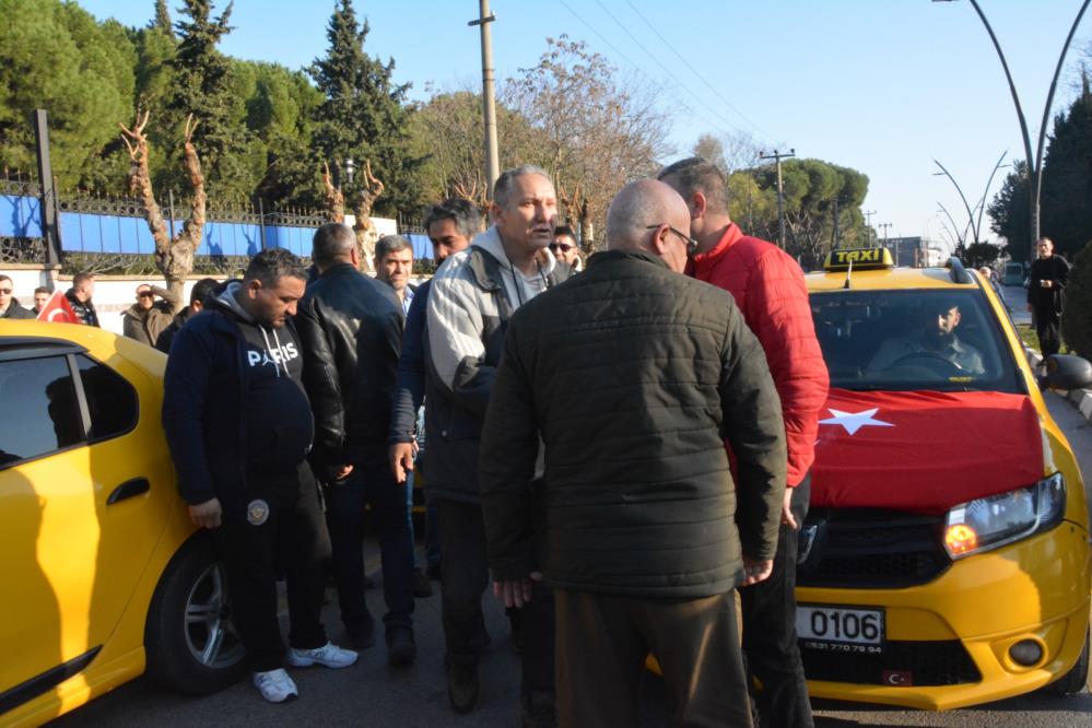 Saldırıya uğrayan taksi esnafına 200 araçlık destek konvoyu!