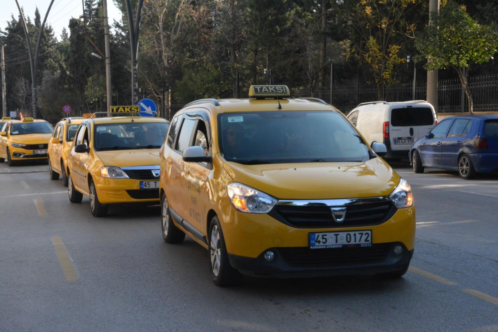 Saldırıya uğrayan taksi esnafına 200 araçlık destek konvoyu!