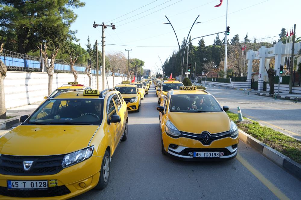 Saldırıya uğrayan taksi esnafına 200 araçlık destek konvoyu!