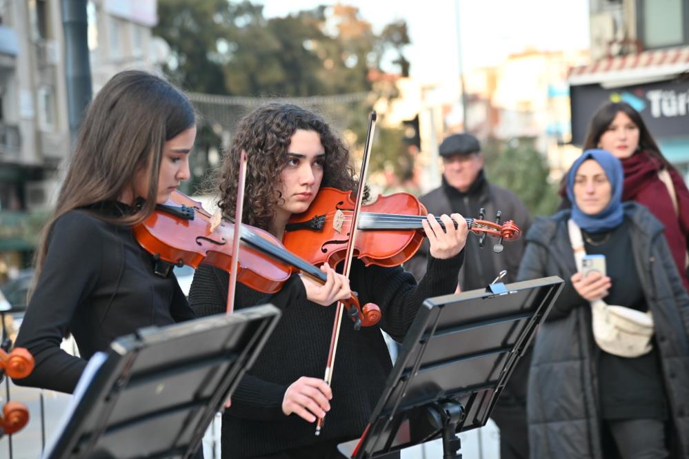 Manisa’da 13 Aralık Dünya Keman Günü’ne özel konser düzenlendi