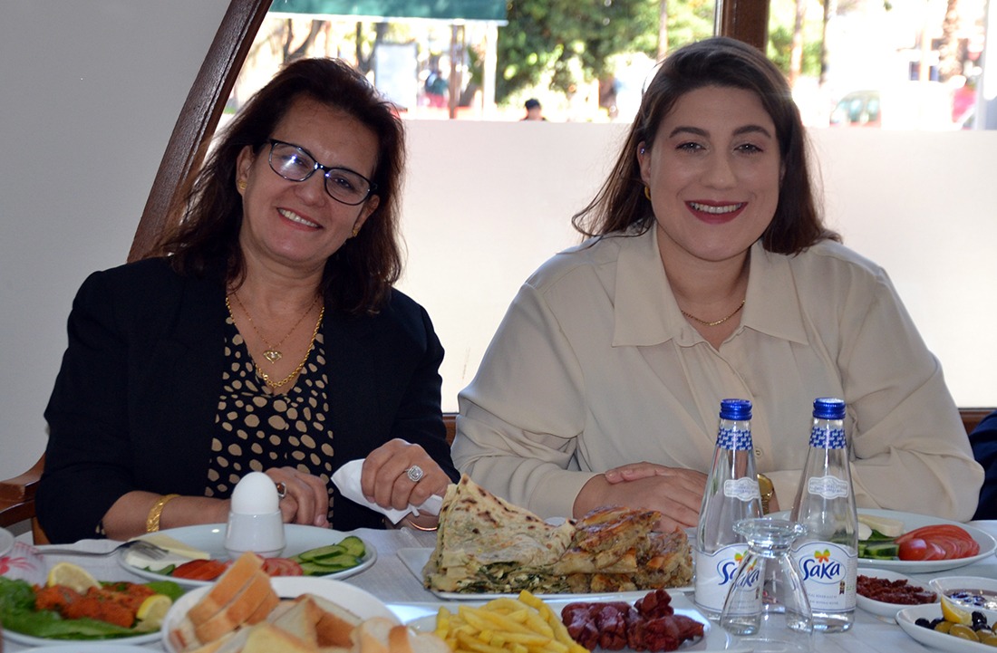 CHP’li belediye başkanlarının eşleri Turgutlu’da buluştu