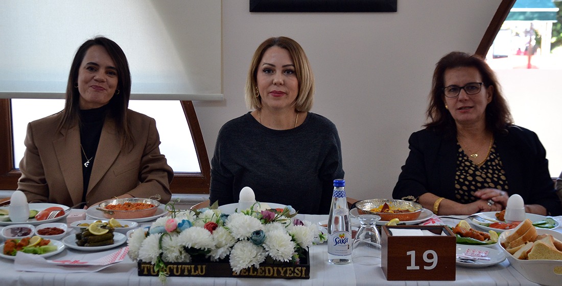 CHP’li belediye başkanlarının eşleri Turgutlu’da buluştu