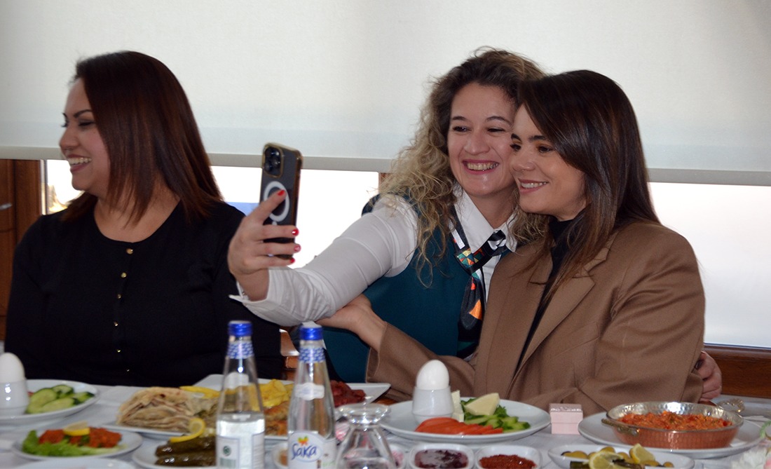 CHP’li belediye başkanlarının eşleri Turgutlu’da buluştu