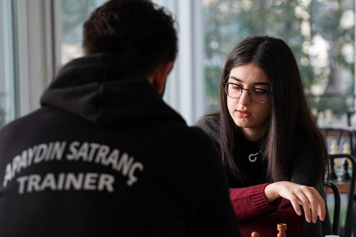 4 yaşında bilgisayardan satranç oynamayı öğrendi 200'den fazla madalya kazandı