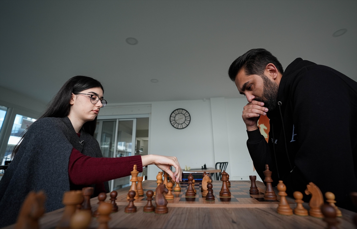 4 yaşında bilgisayardan satranç oynamayı öğrendi 200'den fazla madalya kazandı