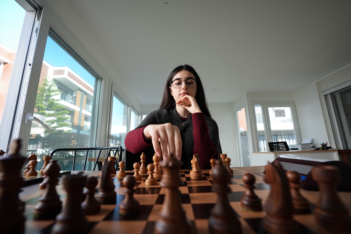 4 yaşında bilgisayardan satranç oynamayı öğrendi 200'den fazla madalya kazandı