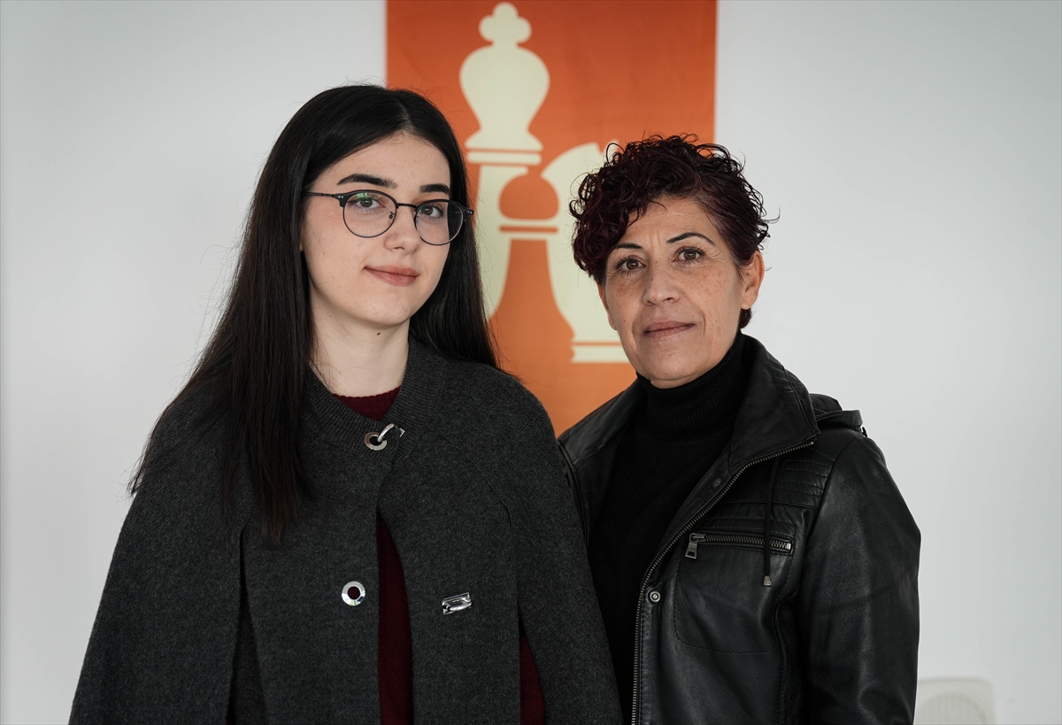 4 yaşında bilgisayardan satranç oynamayı öğrendi 200'den fazla madalya kazandı