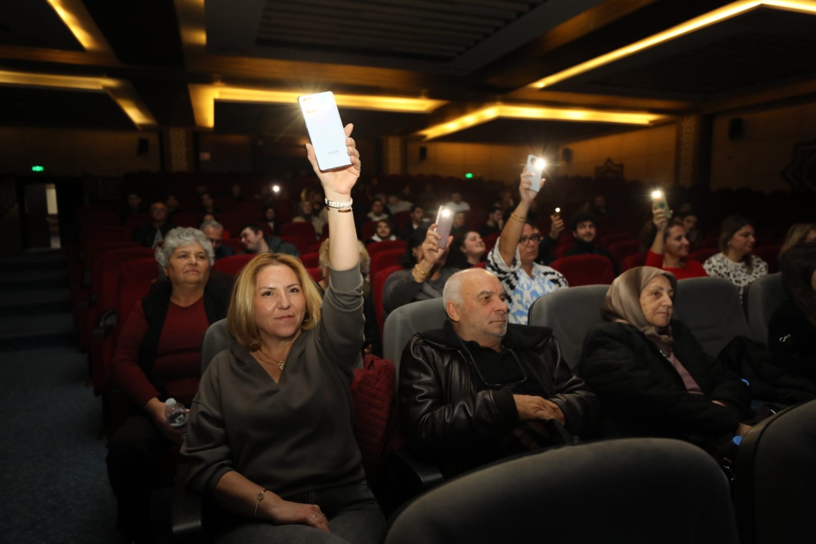 Üniversiteli gençlerden unutulmaz konser