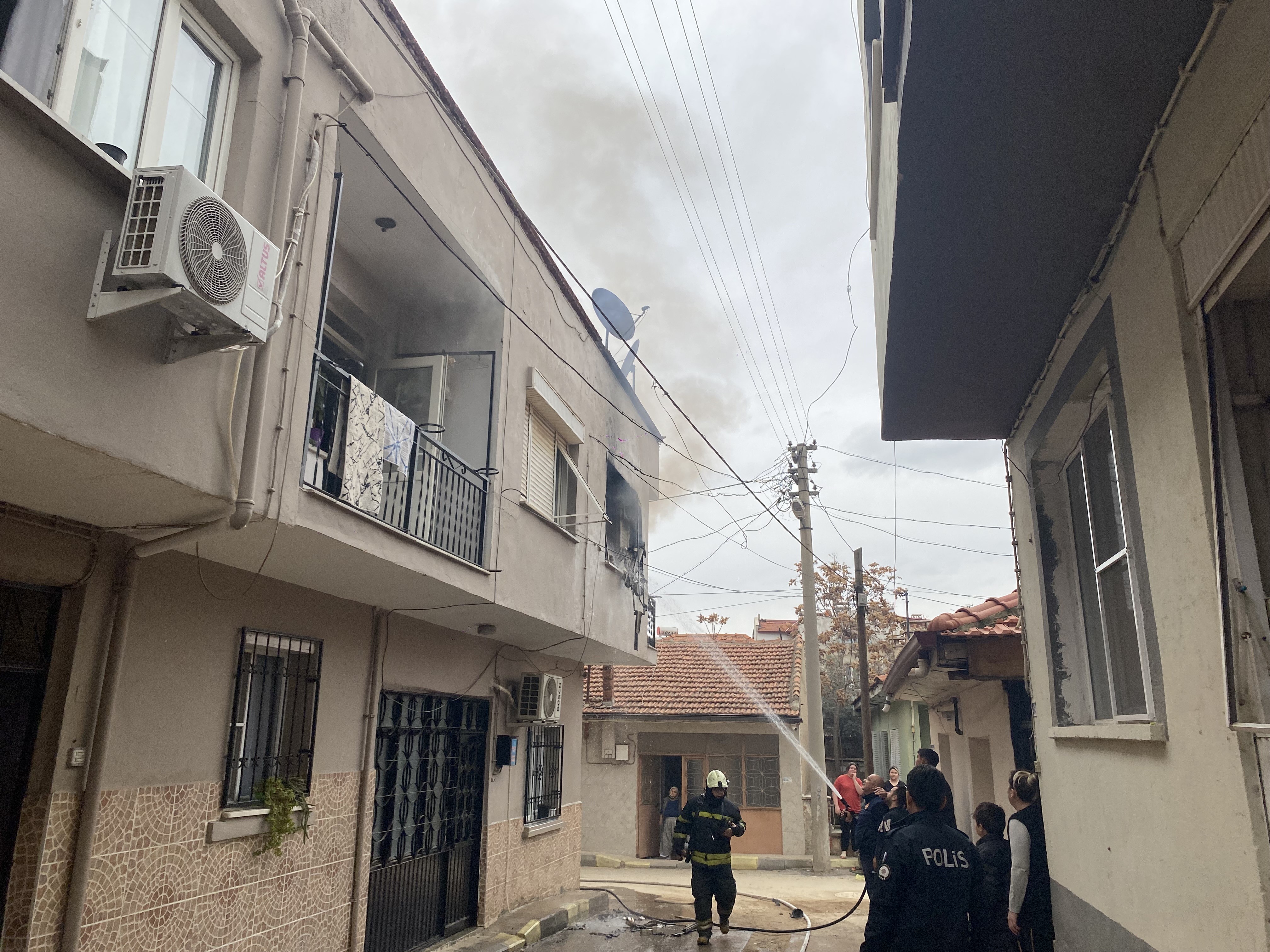 Alaşehir'de korkutan yangın