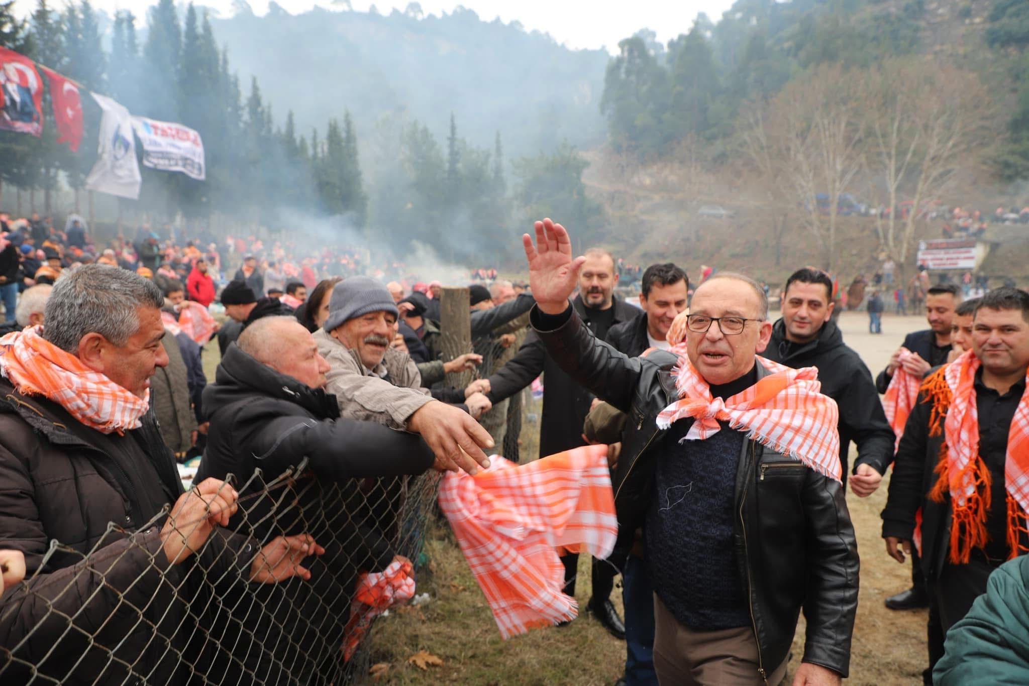 Gökkaya'da 26.Geleneksel Deve Güreşleri Şenliği ilgi gördü