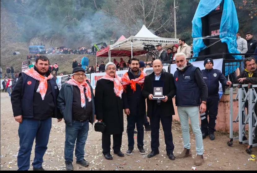 Gökkaya'da 26.Geleneksel Deve Güreşleri Şenliği ilgi gördü