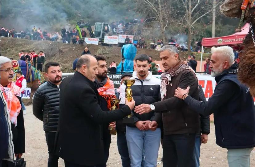 Gökkaya'da 26.Geleneksel Deve Güreşleri Şenliği ilgi gördü