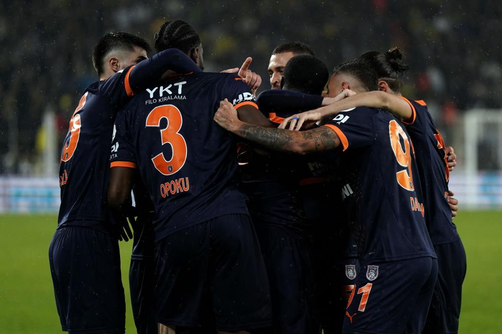 Trendyol Süper Lig: Fenerbahçe: 3 - Başakşehir: 1 (Maç sonucu)