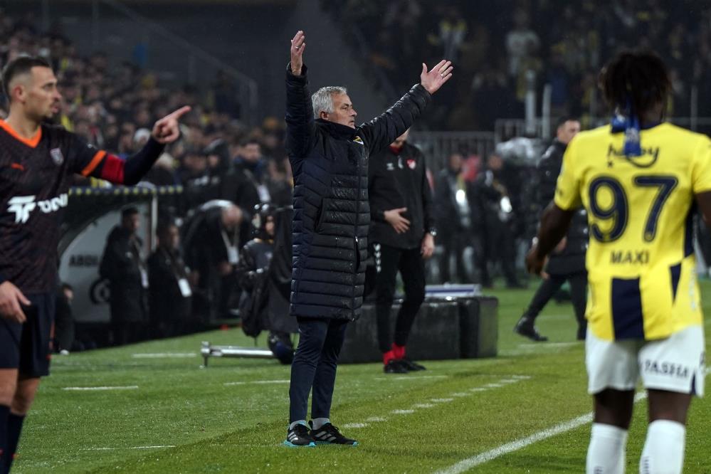 Trendyol Süper Lig: Fenerbahçe: 3 - Başakşehir: 1 (Maç sonucu)