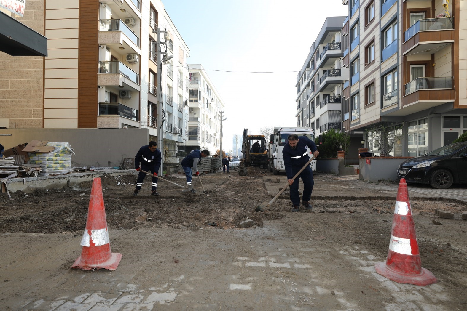 Yol yenileme çalışmaları tüm hızıyla devam ediyor