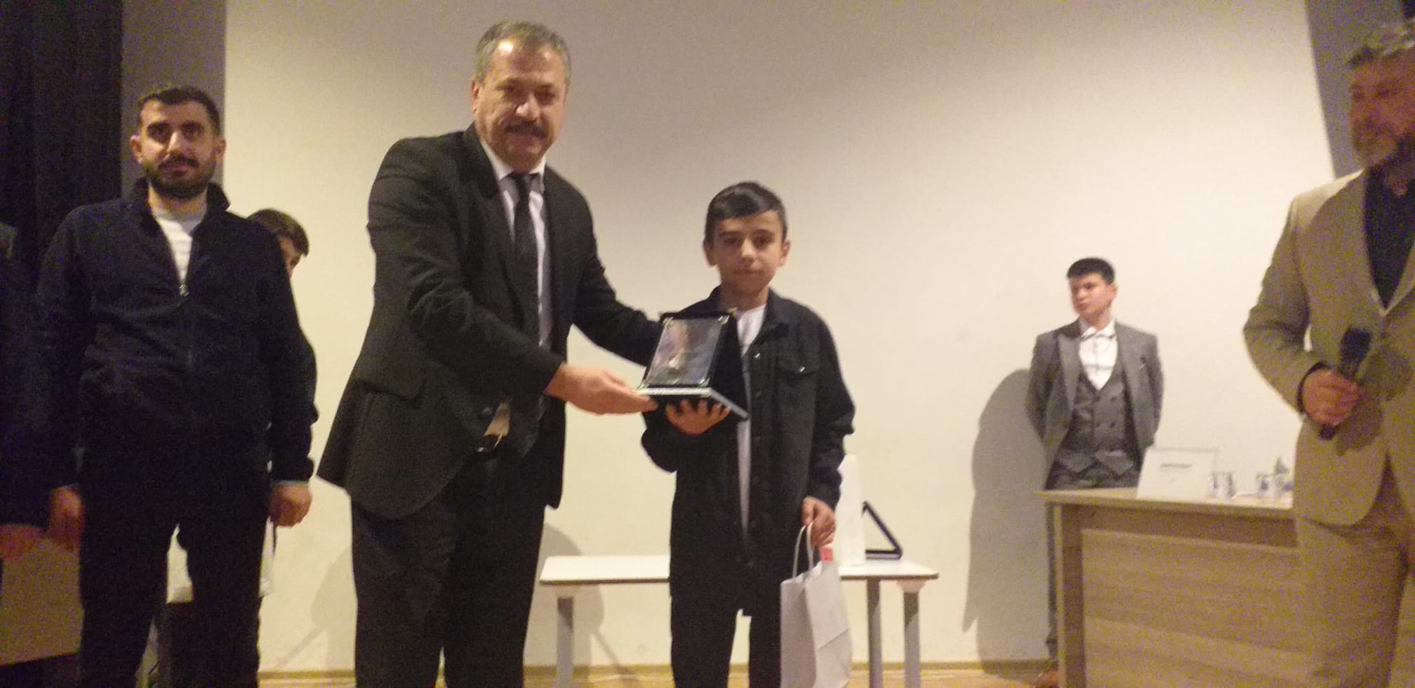 İmam Hatip Ortaokulları Yarışmasında "Genç Bilaller Ezan Okuma" Birincisi Ahmet Salih Elmas Oldu
