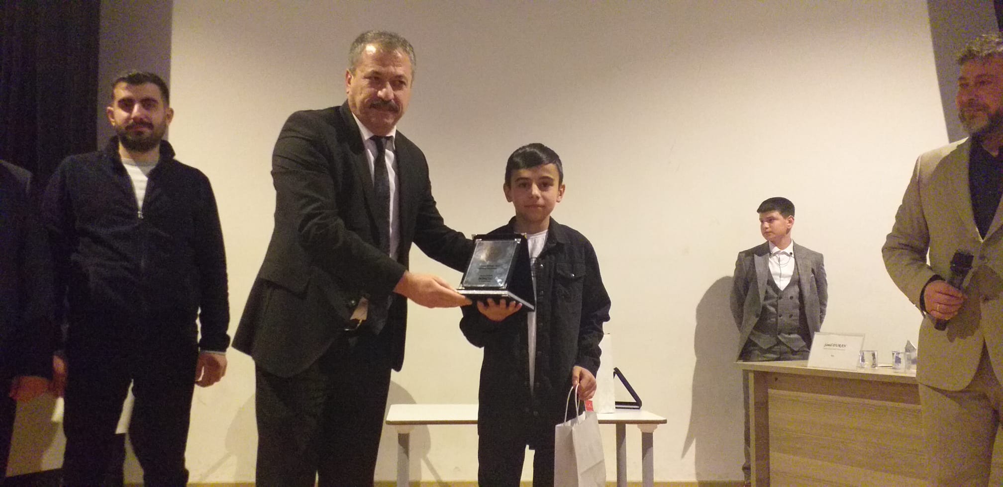 İmam Hatip Ortaokulları Yarışmasında "Genç Bilaller Ezan Okuma" Birincisi Ahmet Salih Elmas Oldu