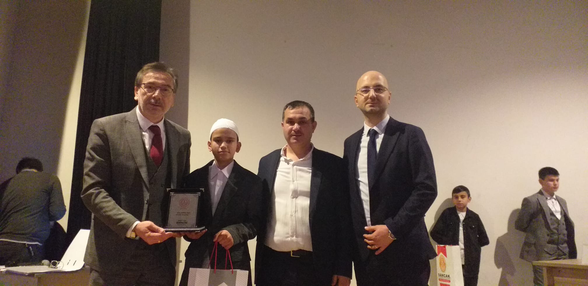 İmam Hatip Ortaokulları Yarışmasında "Genç Bilaller Ezan Okuma" Birincisi Ahmet Salih Elmas Oldu