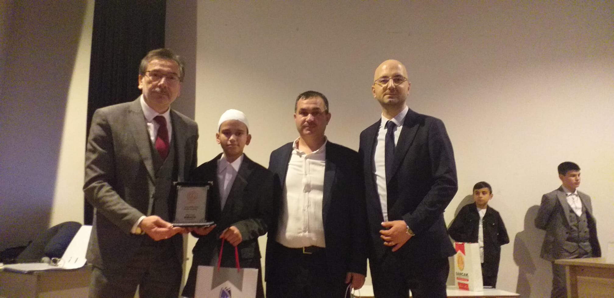 İmam Hatip Ortaokulları Yarışmasında "Genç Bilaller Ezan Okuma" Birincisi Ahmet Salih Elmas Oldu