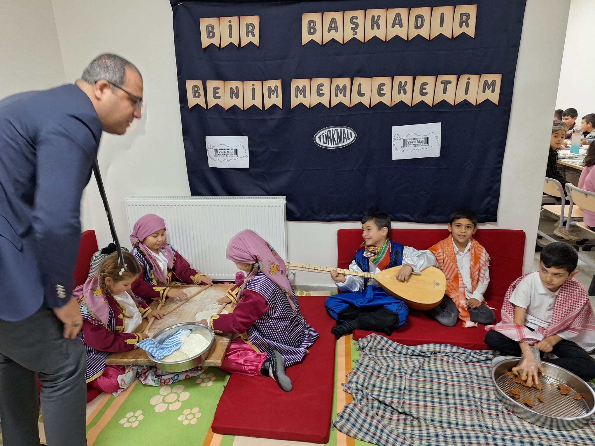 İlkokul öğrencileri geleneklere uygun Yerli Malı Haftası'nı kutladı