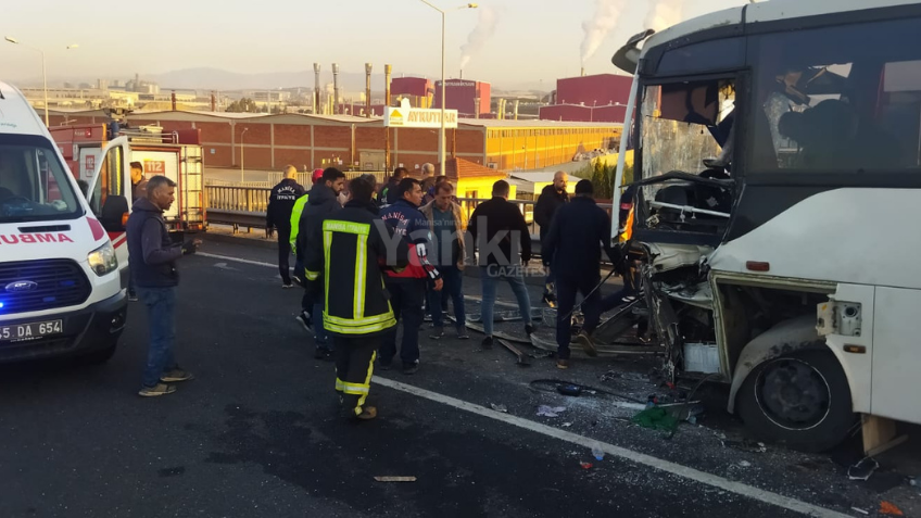 Servis aracı TIR’a çarptı! Çok sayıda işçi yaralandı