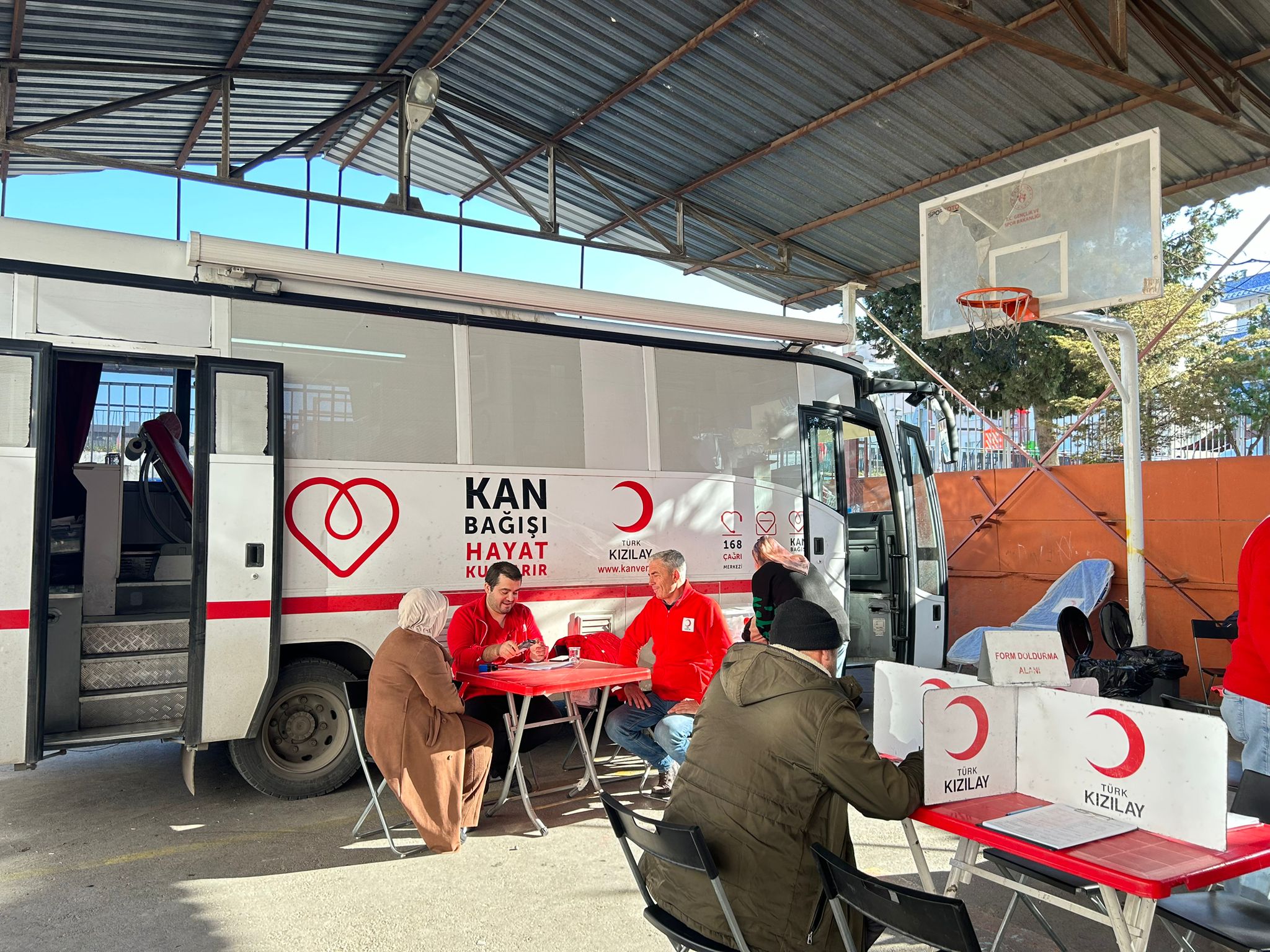 TEV Cemile ve Samiye Bayar İlkokulu'nda kan bağışı etkinliği