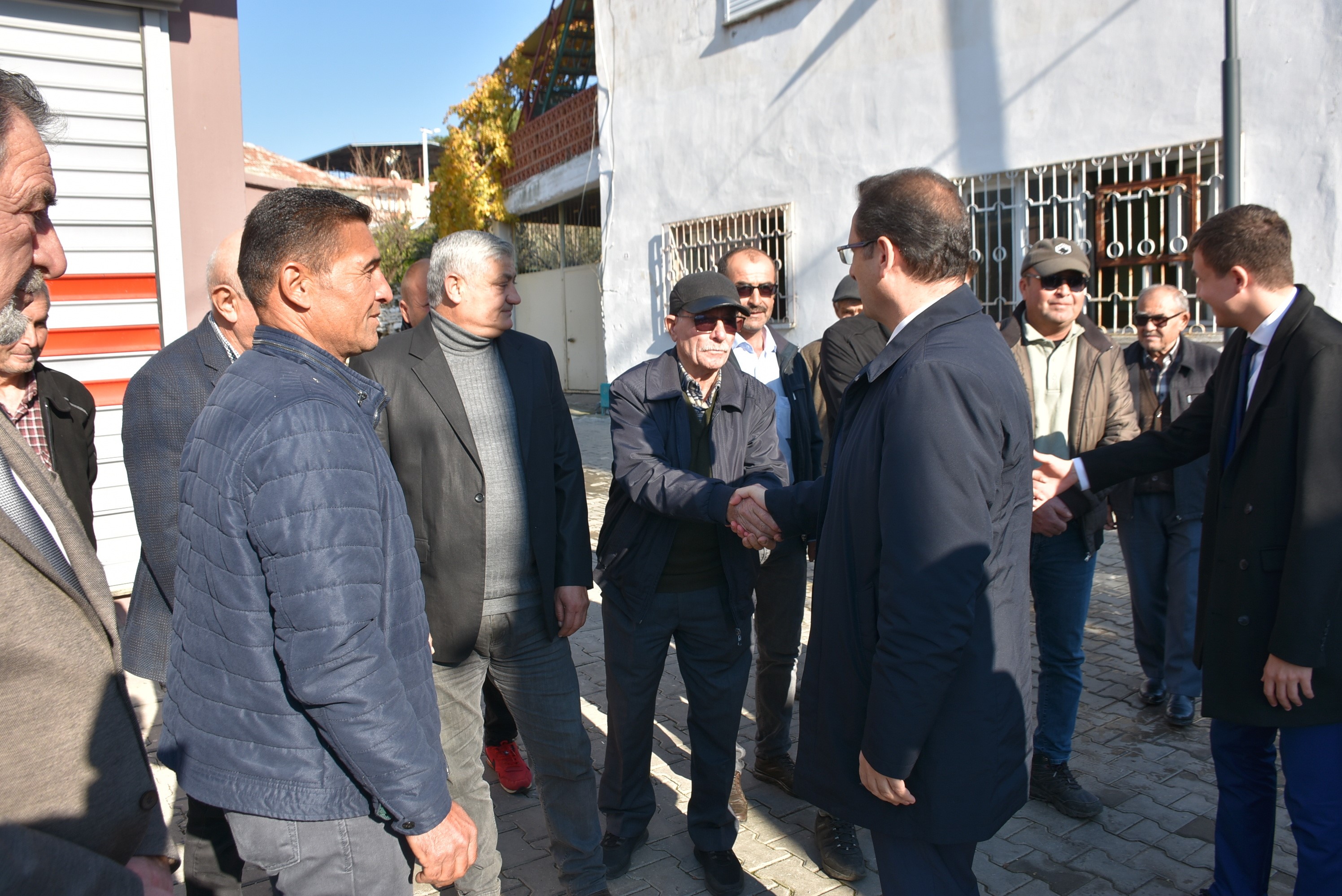 Salihli Kaymakamı Güldoğan, 3 mahallede talepleri dinledi