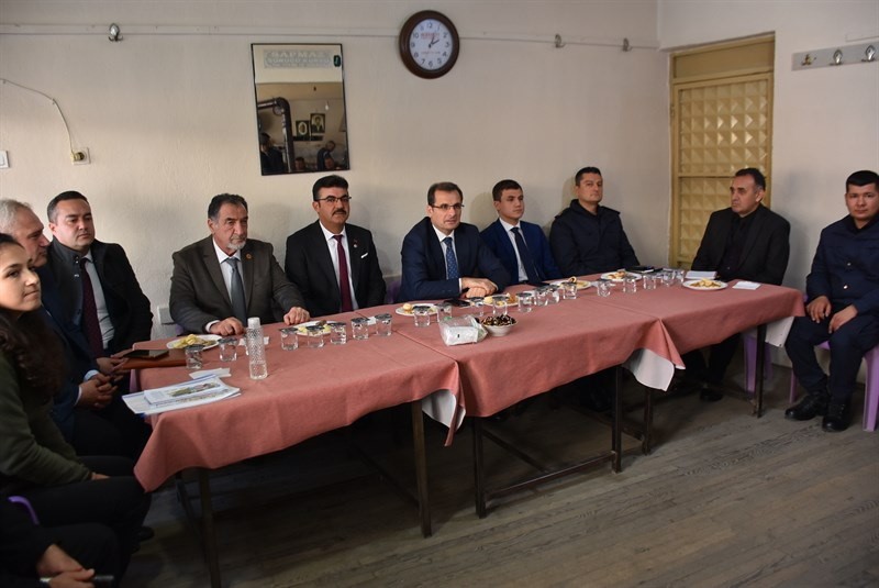 Salihli Kaymakamı Güldoğan, 3 mahallede talepleri dinledi