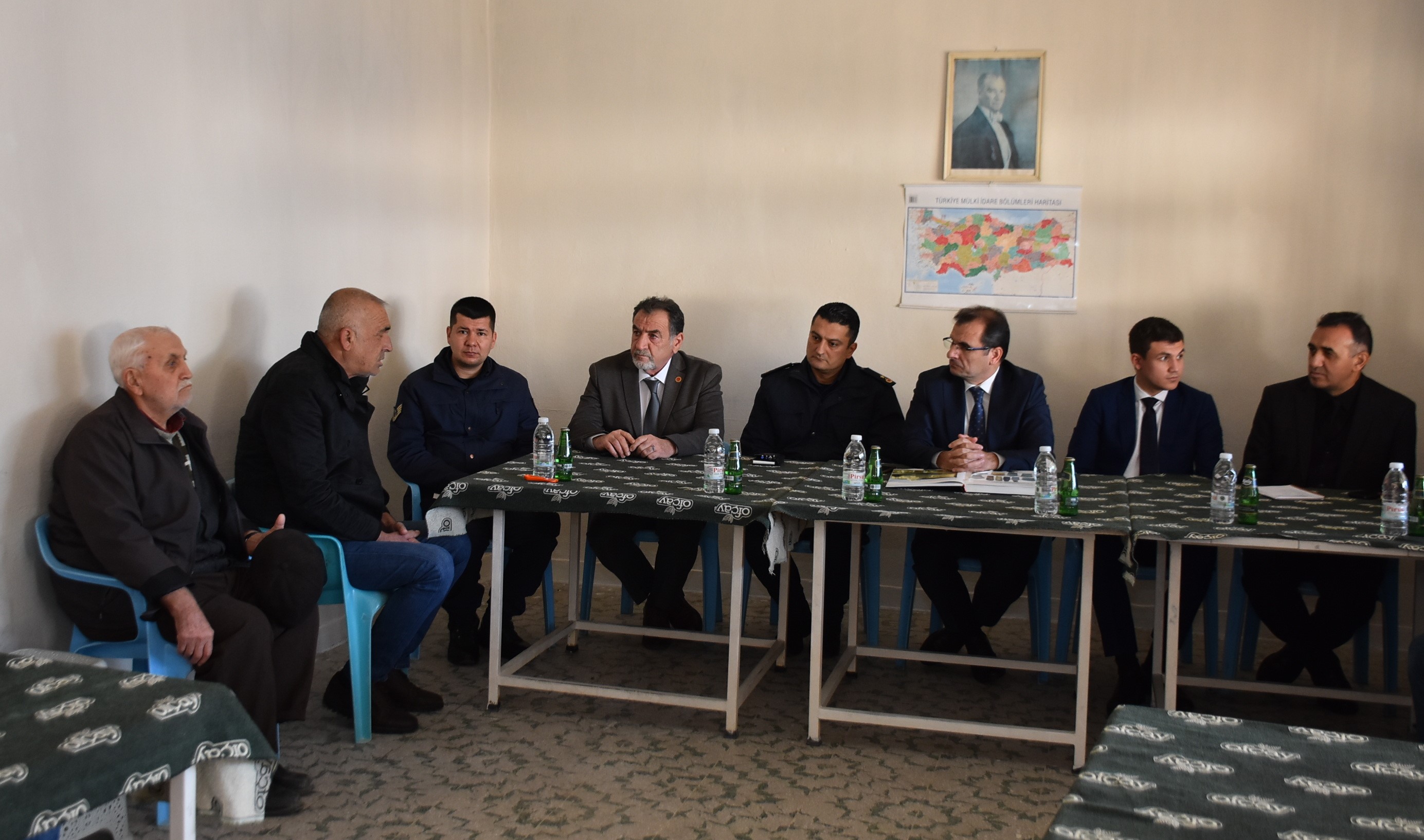 Salihli Kaymakamı Güldoğan, 3 mahallede talepleri dinledi