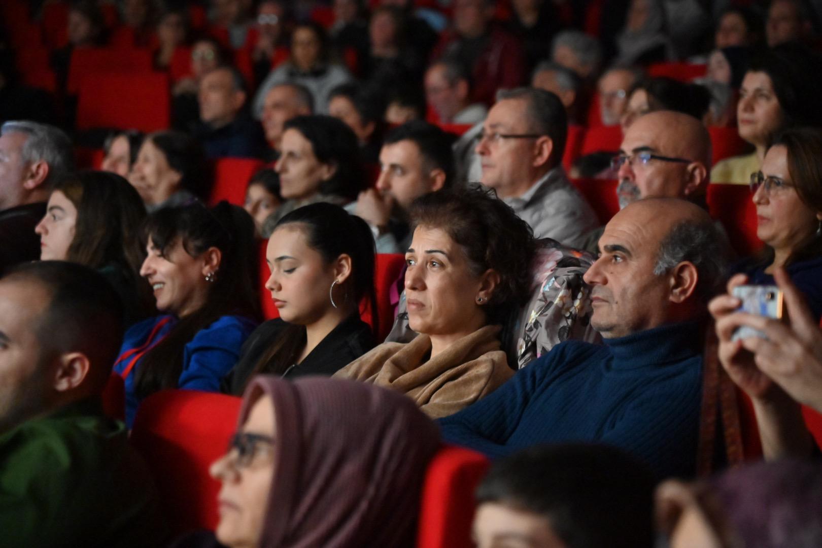 Manisa’da “Umut Veren Türküler” Yankılandı