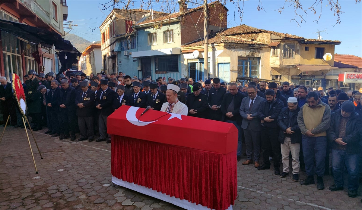 Ödemiş'te vefat eden Kıbrıs gazisi son yolculuğuna uğurlandı