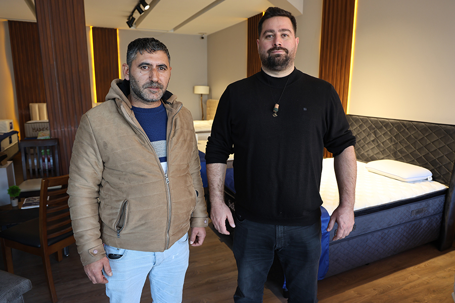 Evi sanıp mağazanın camını kırdı, yatakta polisler uyandırdı: "Neden geldiniz"