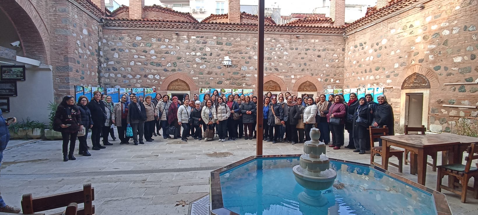Akhisarlı Kadınlar Manisa'yı Adım Adım Gezdi