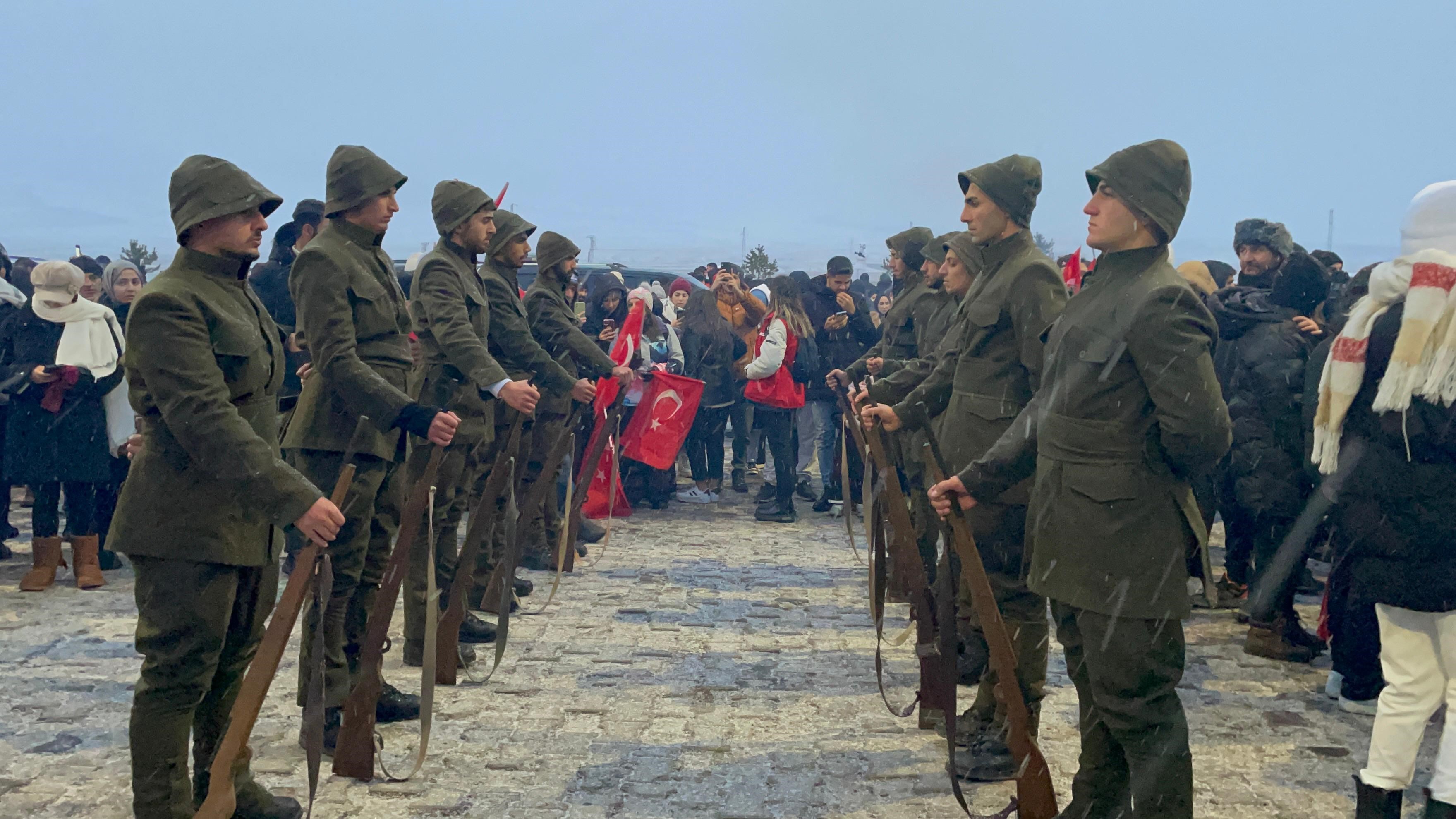 Sarıkamış şehitlerine saygı nöbeti