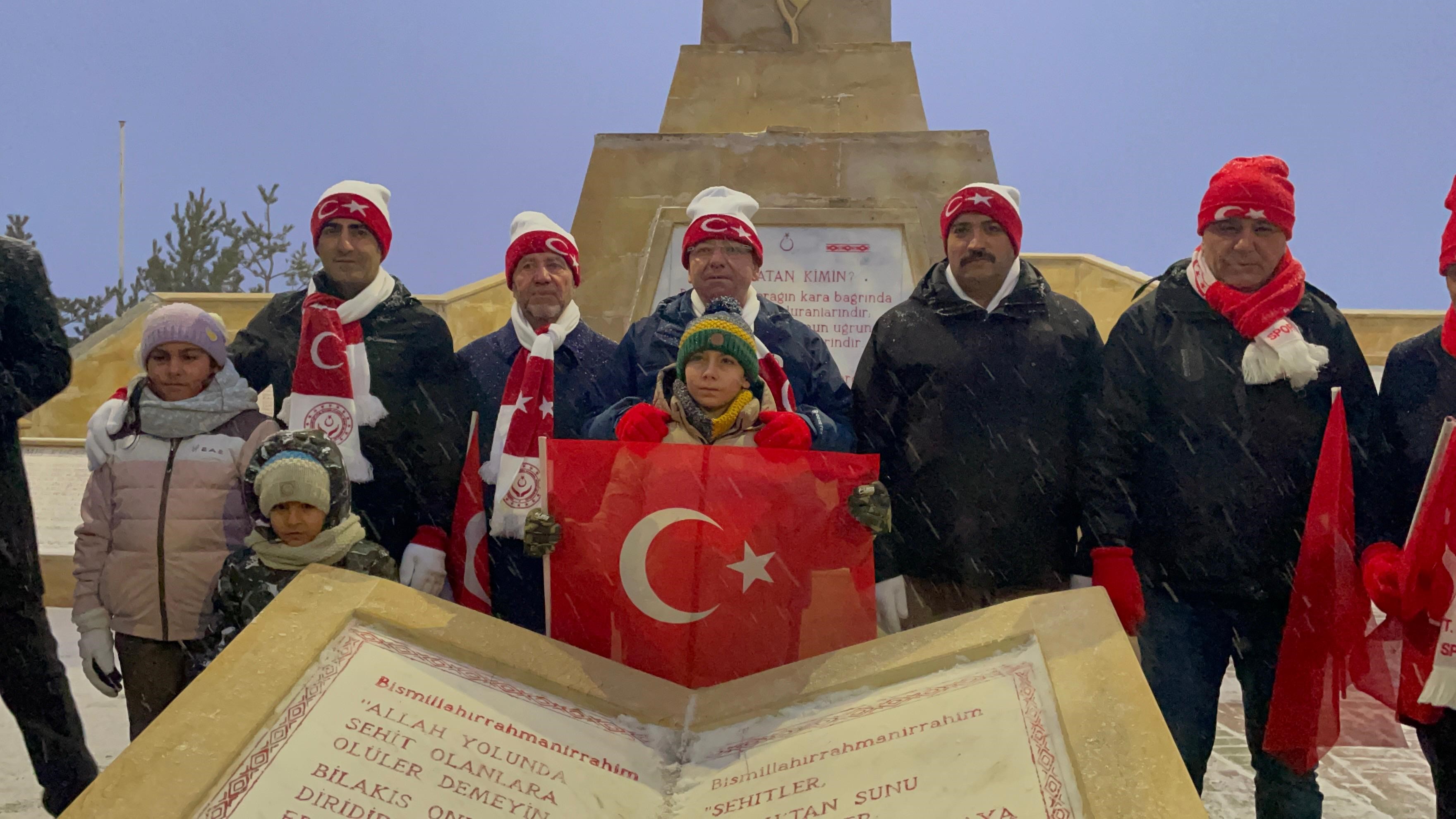 Sarıkamış şehitlerine saygı nöbeti