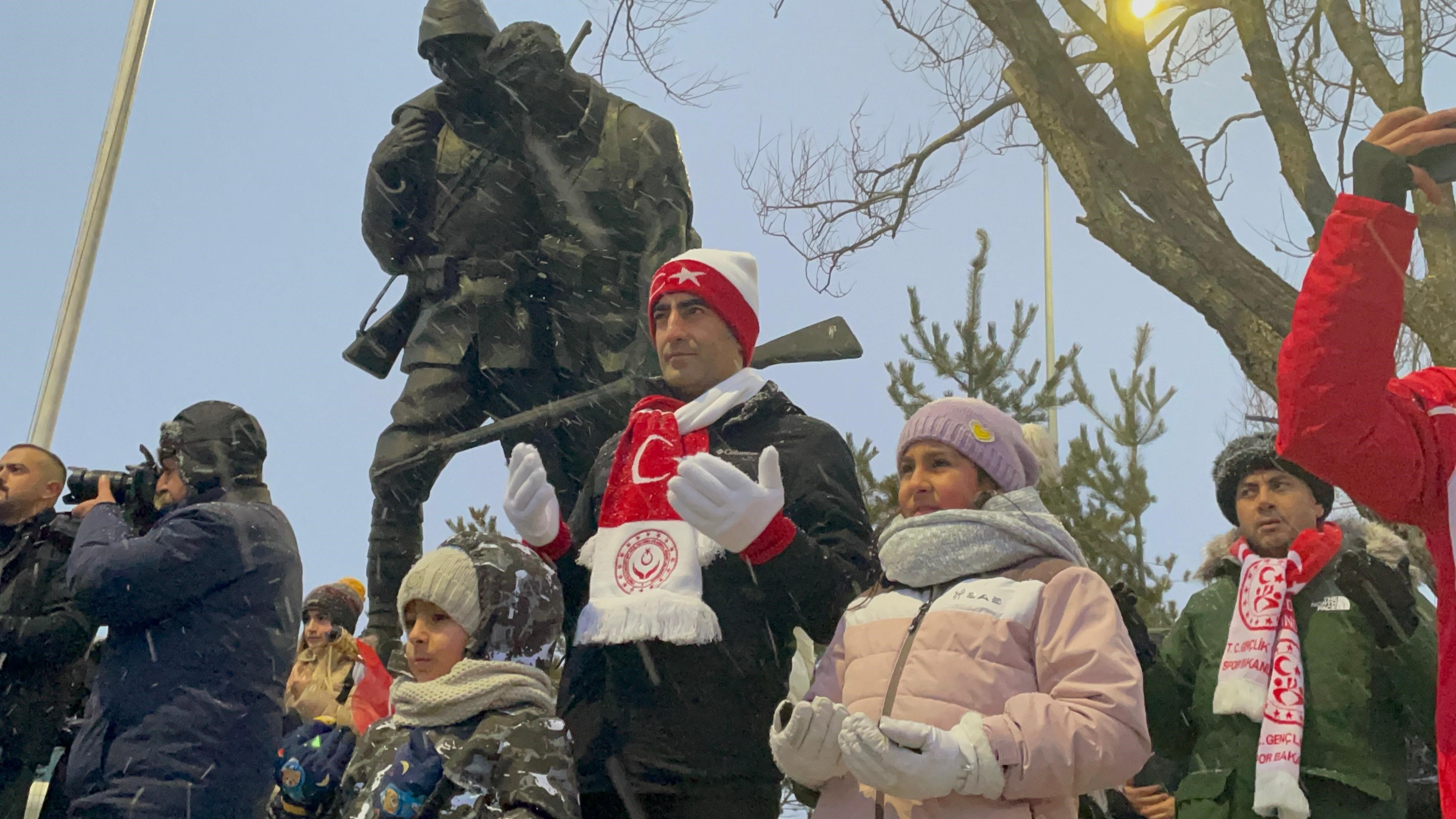 Sarıkamış şehitlerine saygı nöbeti