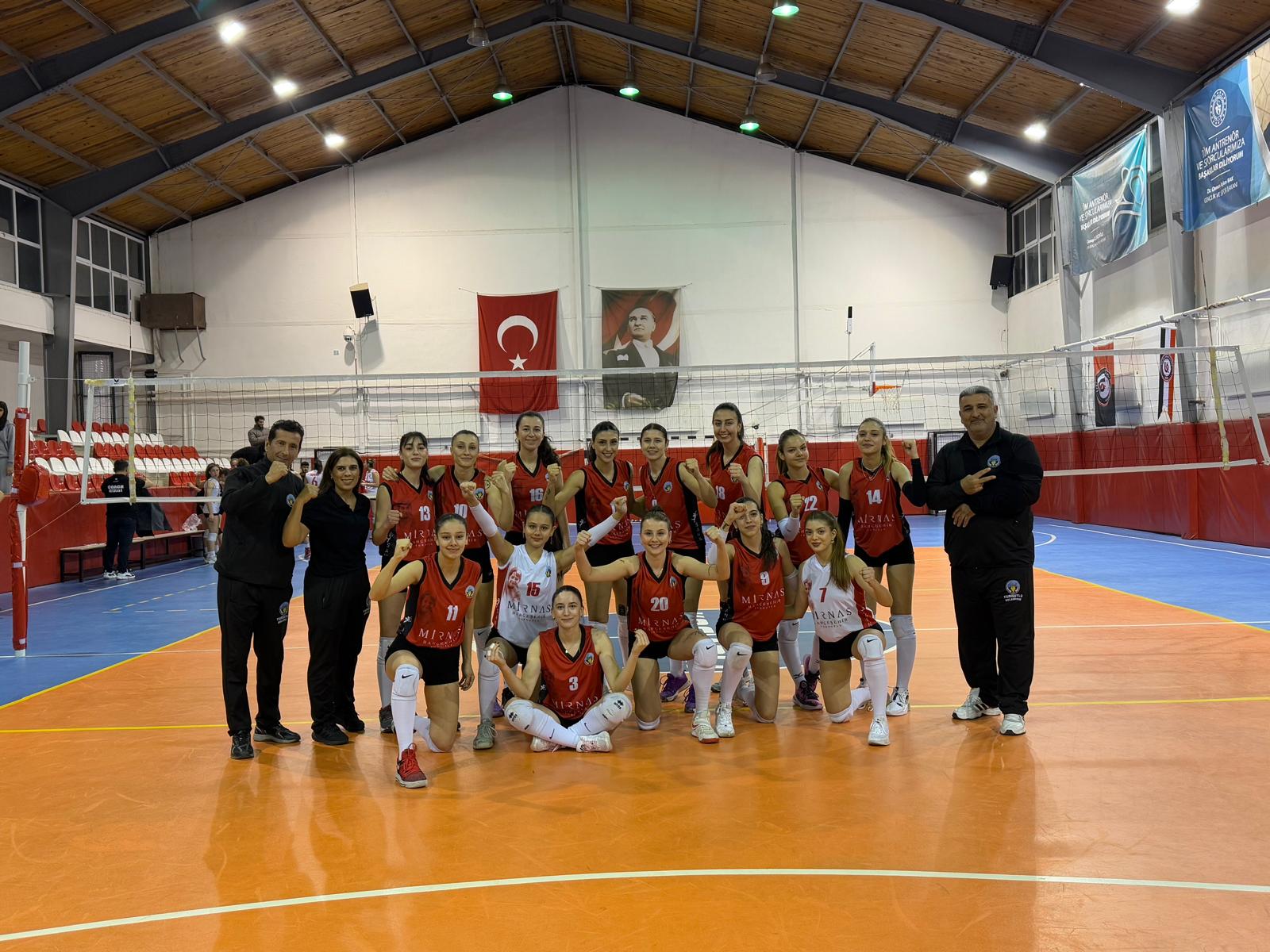 Turgutlu Belediyespor’un Kadın Takımlarından Çifte Zafer