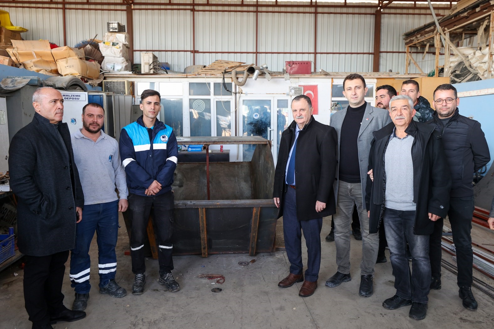 Yunusemre kendi kaynaklarıyla çöp konteyneri üretmeye başladı
