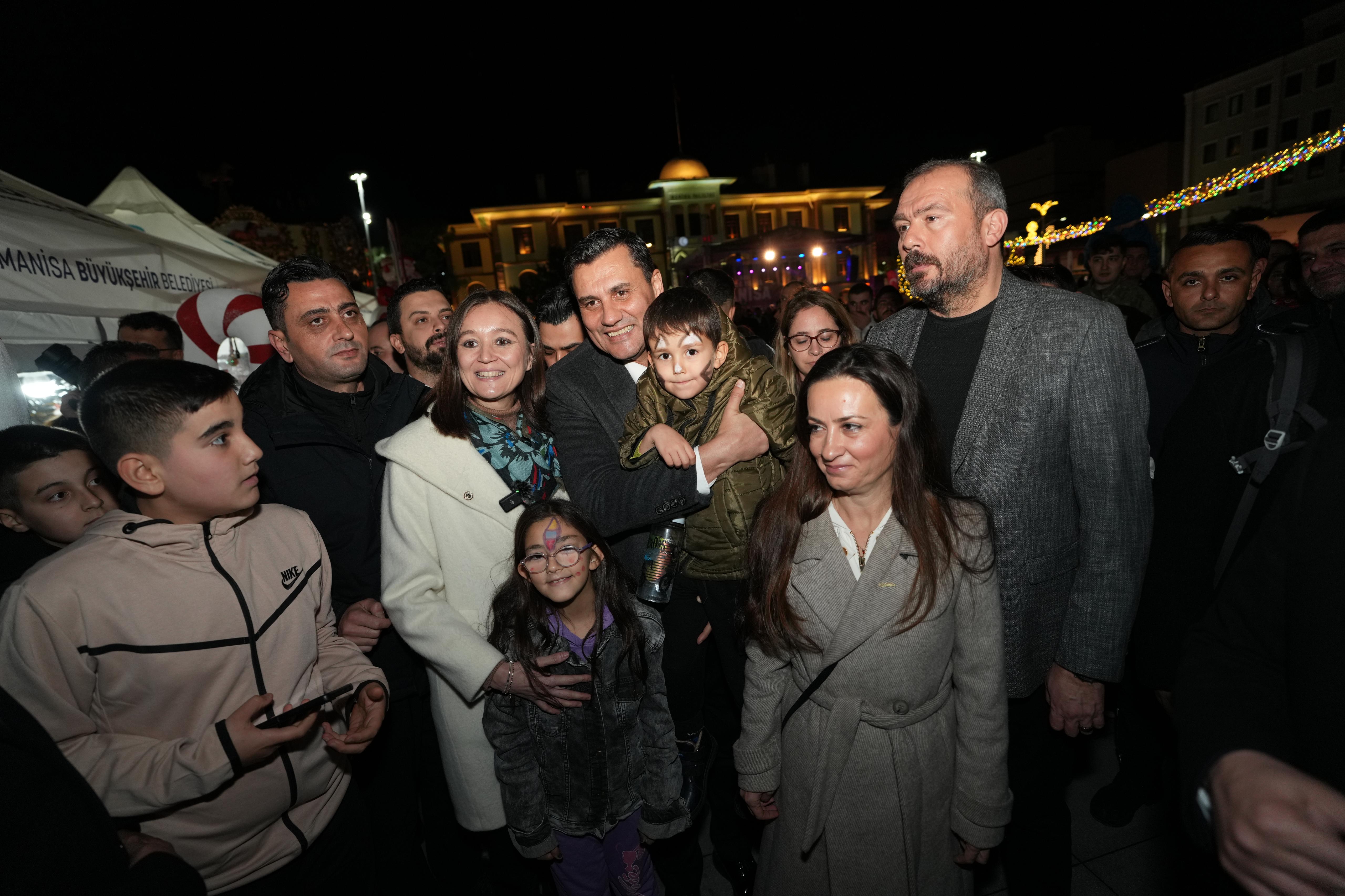 Manisa’nın ilk kez kurulan ‘yeni yıl panayırı’ coşkuyla açıldı