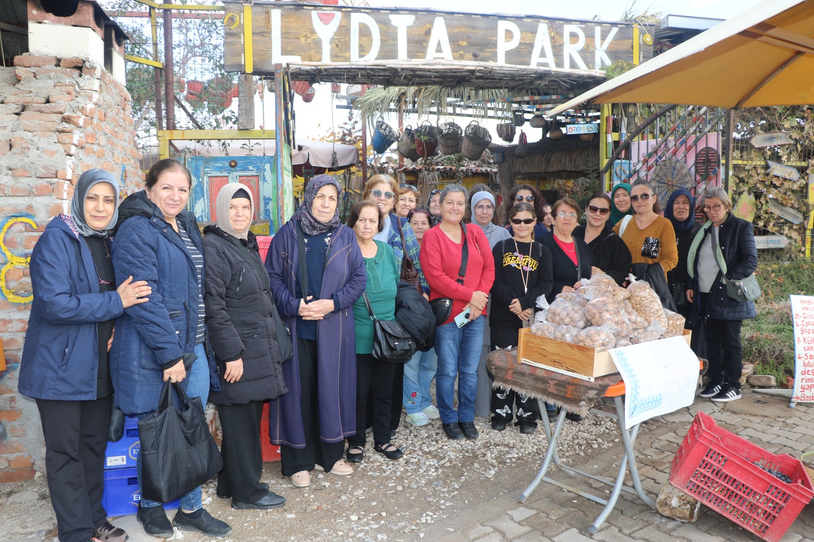 Manisa Büyükşehir Belediyesi, Kadınları Sosyal Hayatla Buluşturmaya Devam Ediyor