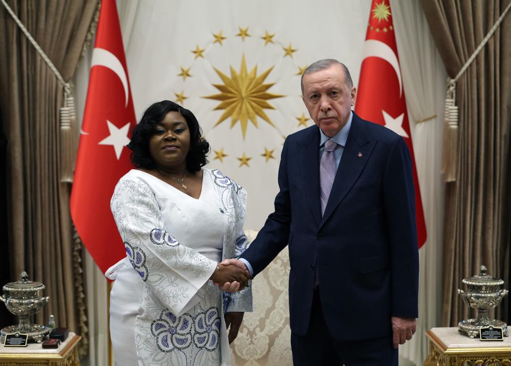 Üç ülkenin büyükelçisinden Erdoğan'a güven mektubu