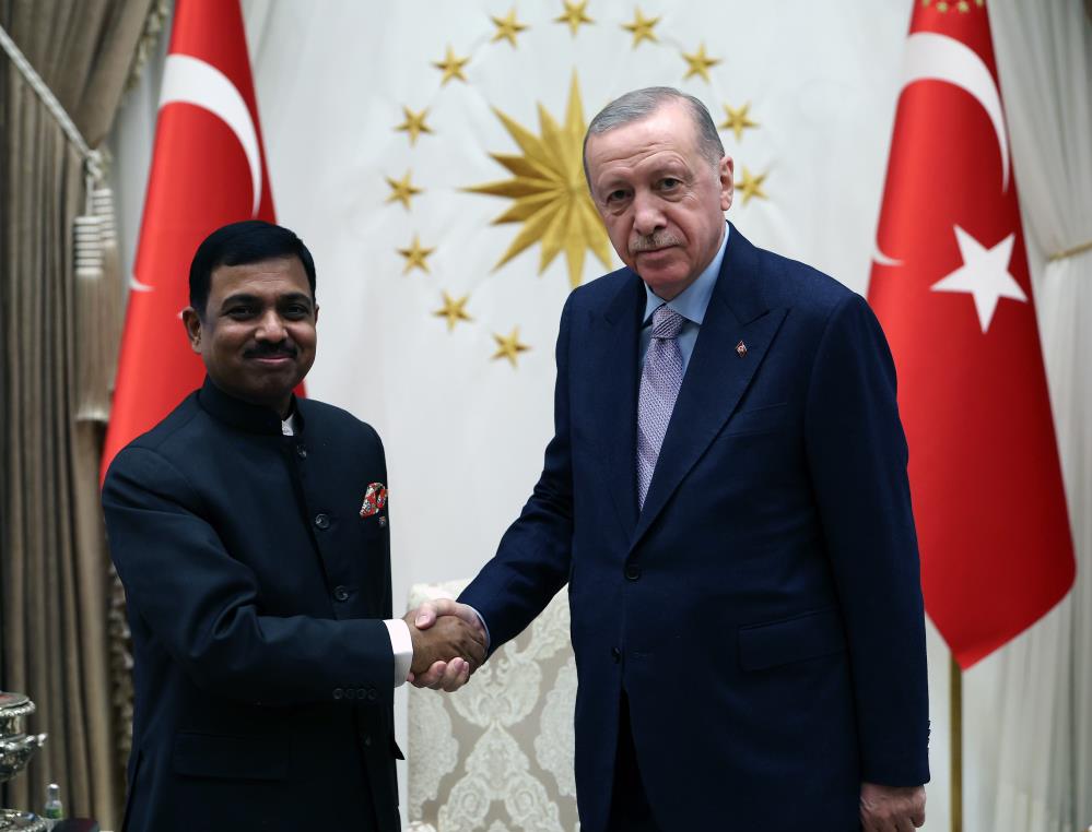 Üç ülkenin büyükelçisinden Erdoğan'a güven mektubu